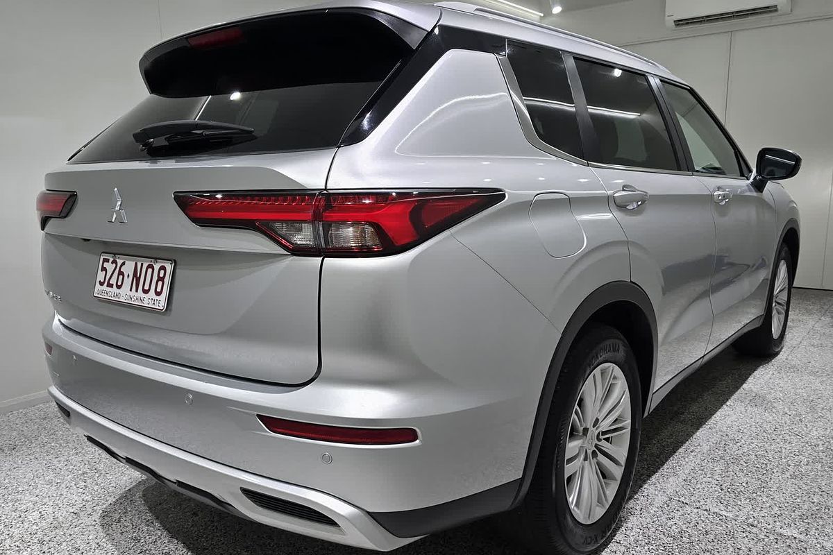 2023 Mitsubishi Outlander LS ZM