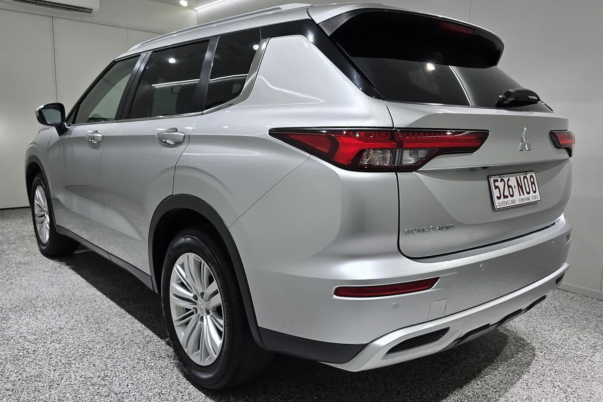 2023 Mitsubishi Outlander LS ZM