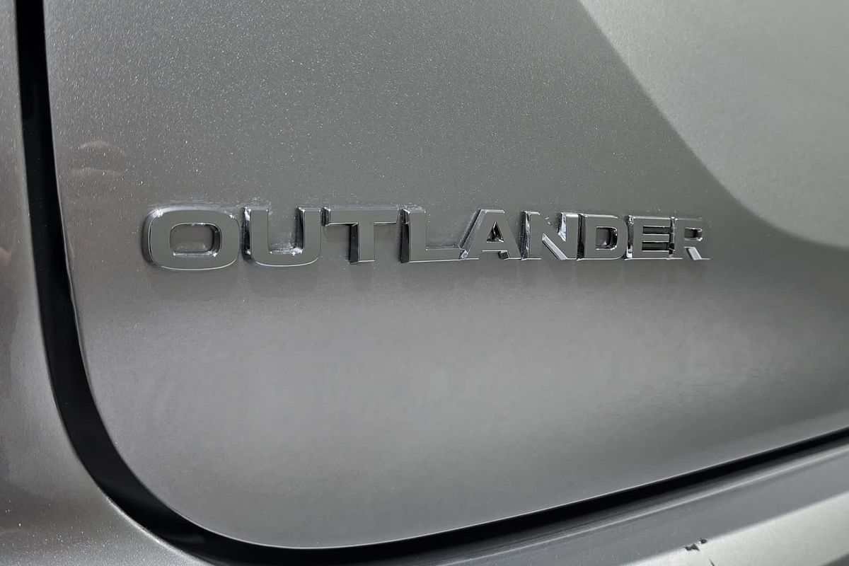 2023 Mitsubishi Outlander LS ZM