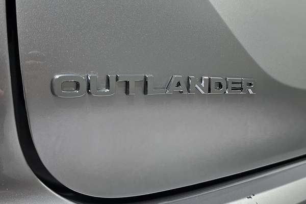 2023 Mitsubishi Outlander LS ZM