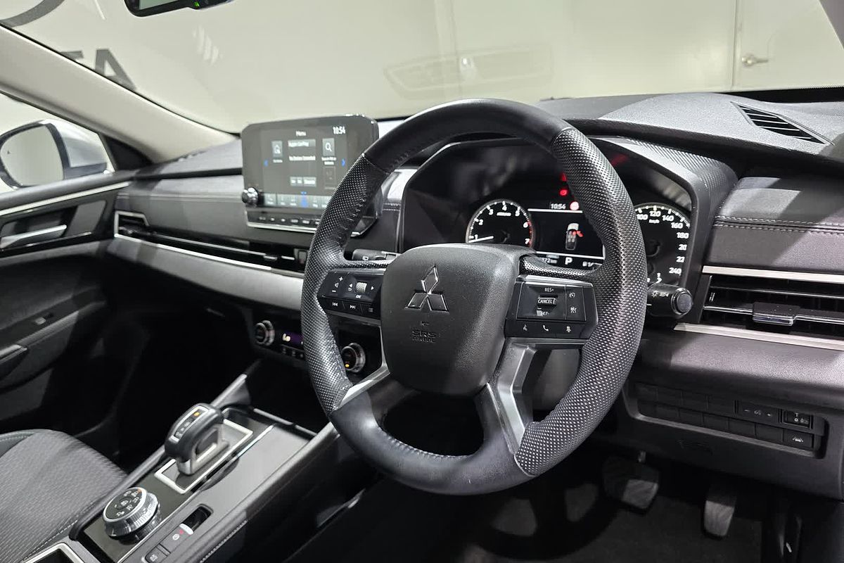 2023 Mitsubishi Outlander LS ZM