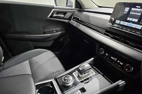 2023 Mitsubishi Outlander LS ZM
