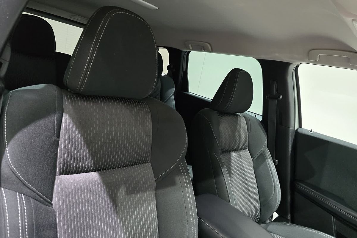 2023 Mitsubishi Outlander LS ZM