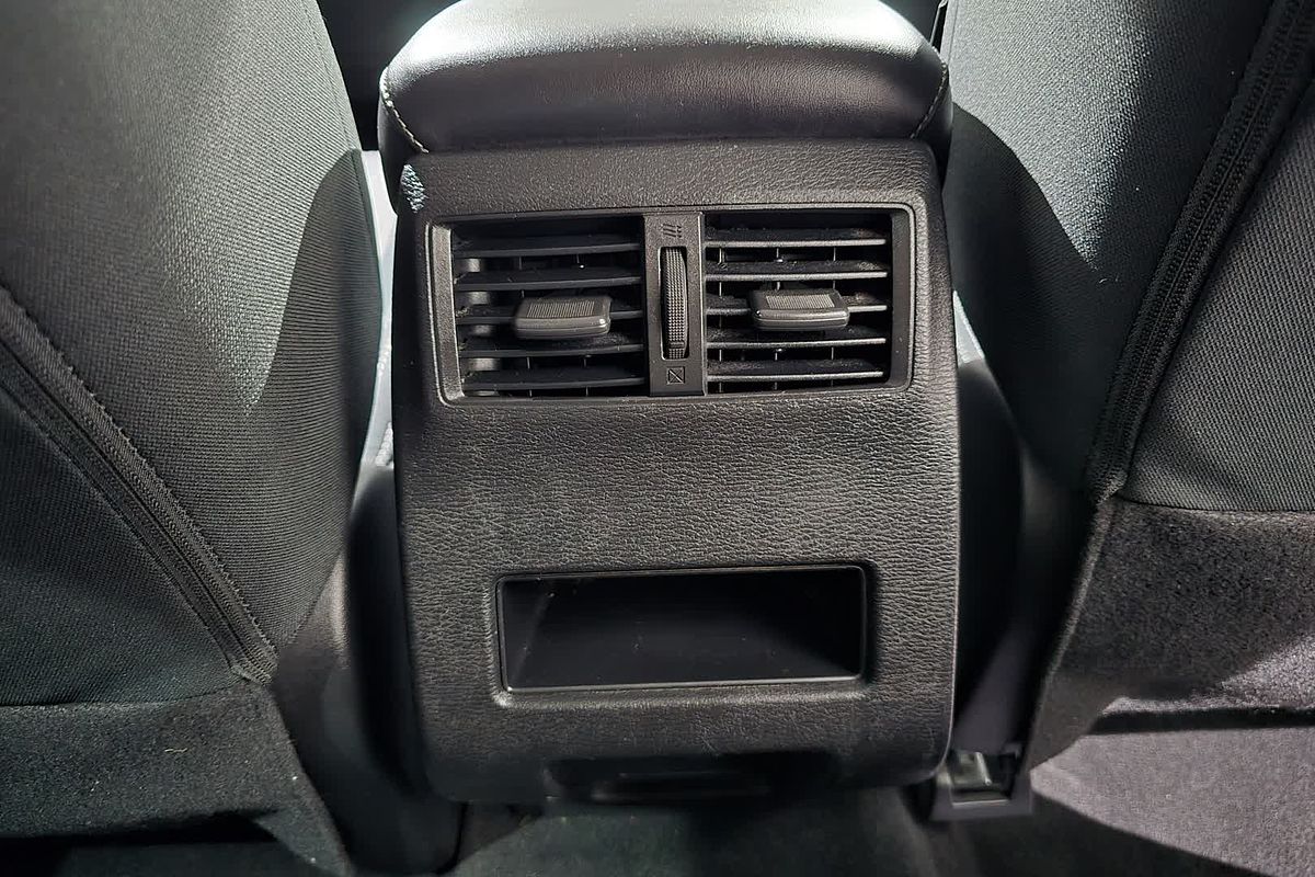 2023 Mitsubishi Outlander LS ZM