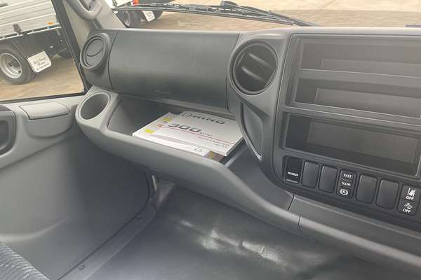 2025 Hino 300 Series 617 4x2