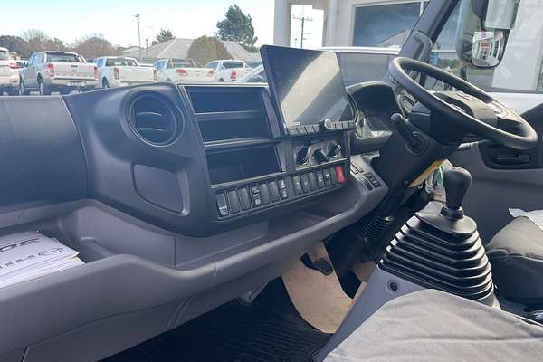 2024 Hino 300 Series 617 Tipper SWB