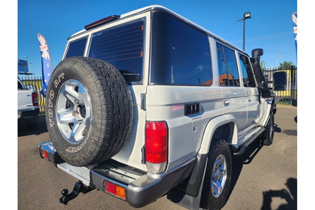 2012 Toyota Landcruiser GXL VDJ76R