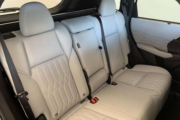 2025 Mitsubishi Outlander Exceed ZM