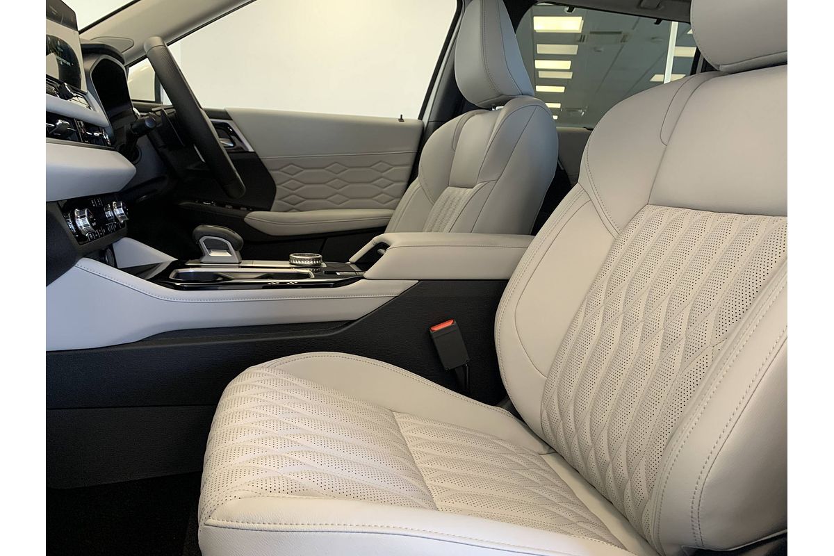 2025 Mitsubishi Outlander Exceed ZM