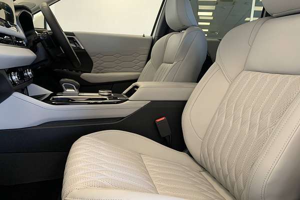 2025 Mitsubishi Outlander Exceed ZM