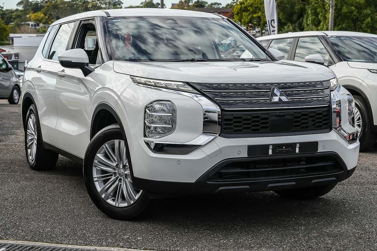 2024 Mitsubishi Outlander ES ZM
