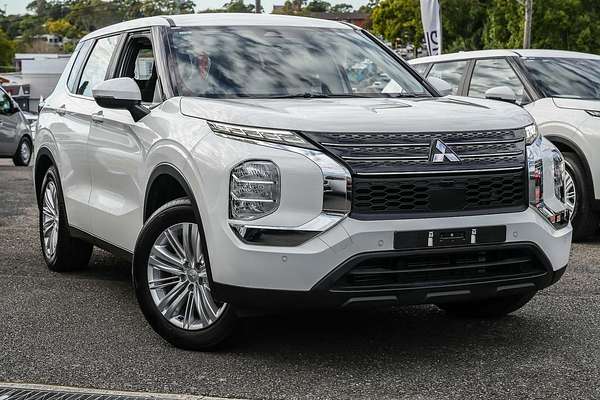 2024 Mitsubishi Outlander ES ZM