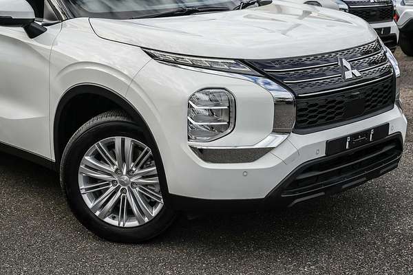 2024 Mitsubishi Outlander ES ZM