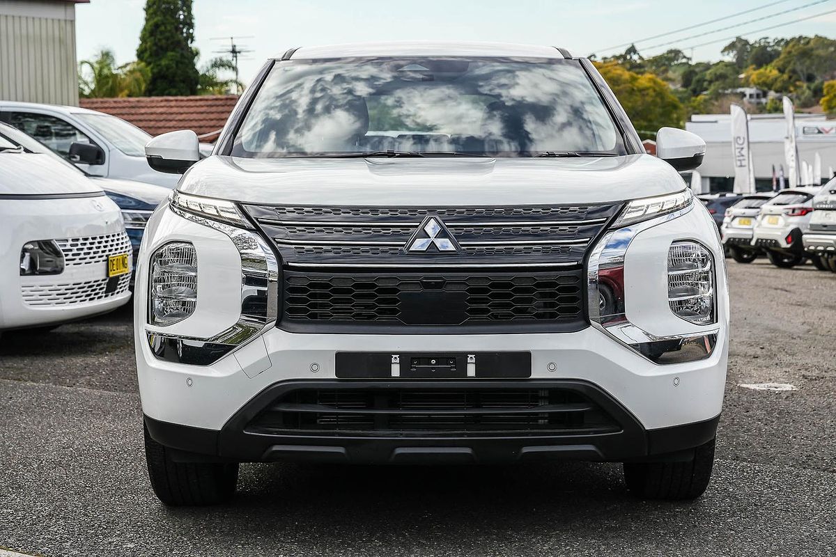 2024 Mitsubishi Outlander ES ZM