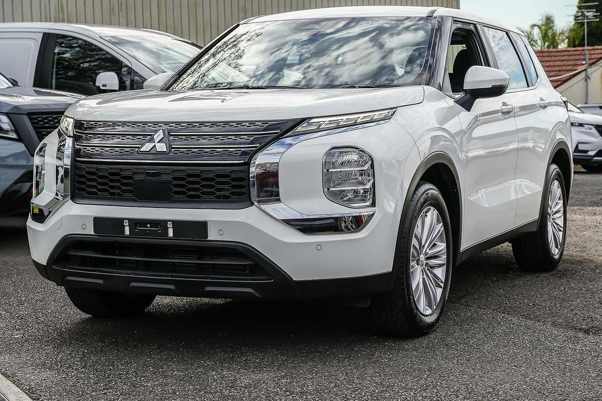 2024 Mitsubishi Outlander ES ZM