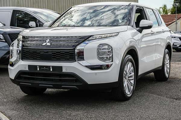 2024 Mitsubishi Outlander ES ZM