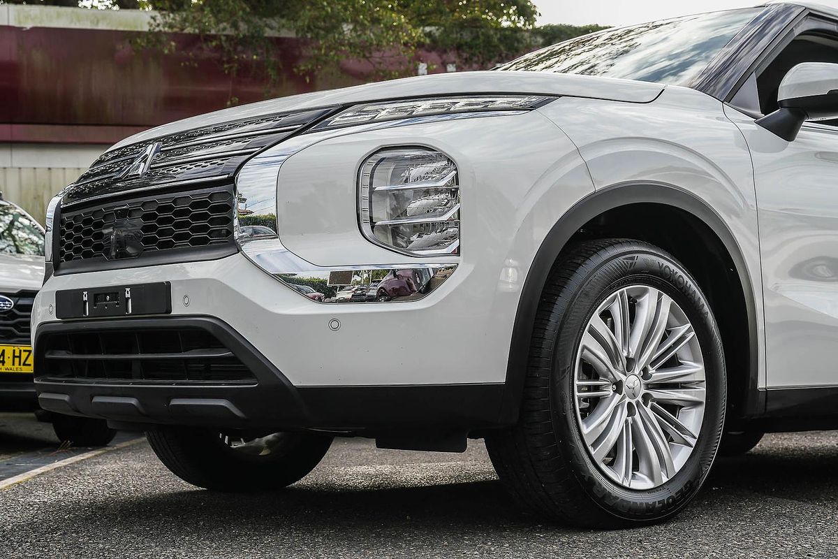 2024 Mitsubishi Outlander ES ZM