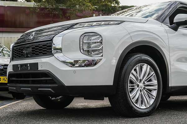 2024 Mitsubishi Outlander ES ZM