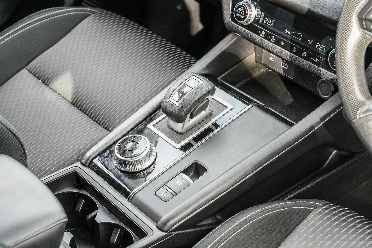 2024 Mitsubishi Outlander ES ZM