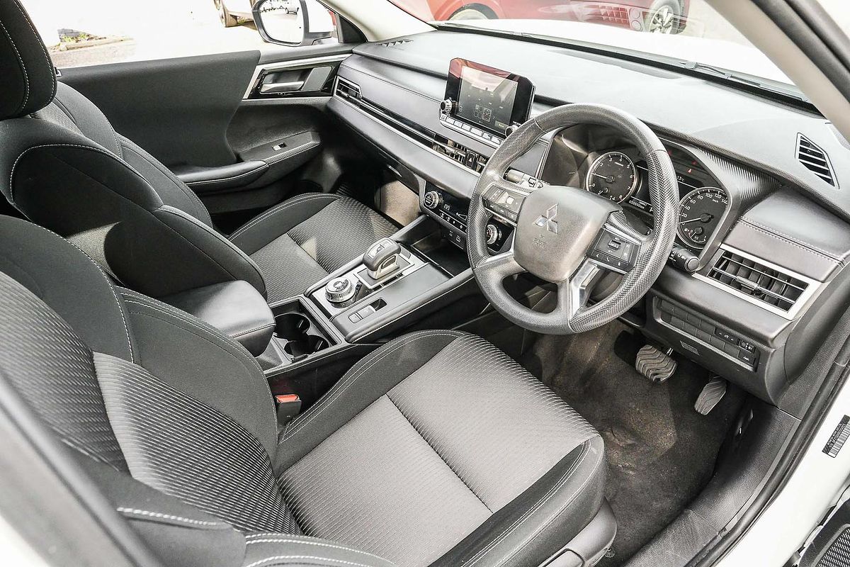 2024 Mitsubishi Outlander ES ZM