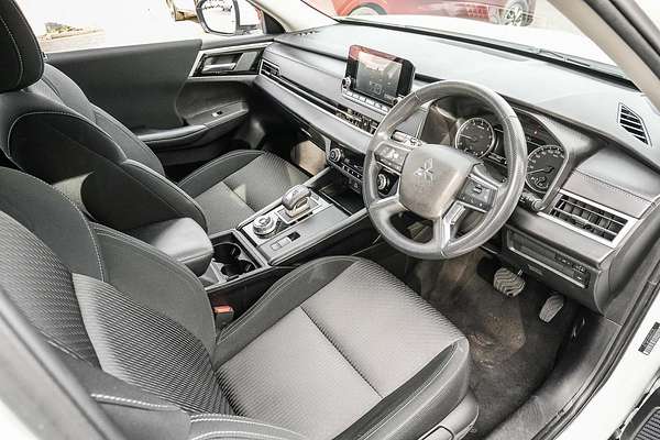 2024 Mitsubishi Outlander ES ZM