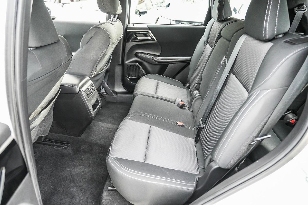 2024 Mitsubishi Outlander ES ZM