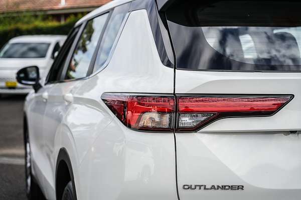 2024 Mitsubishi Outlander ES ZM