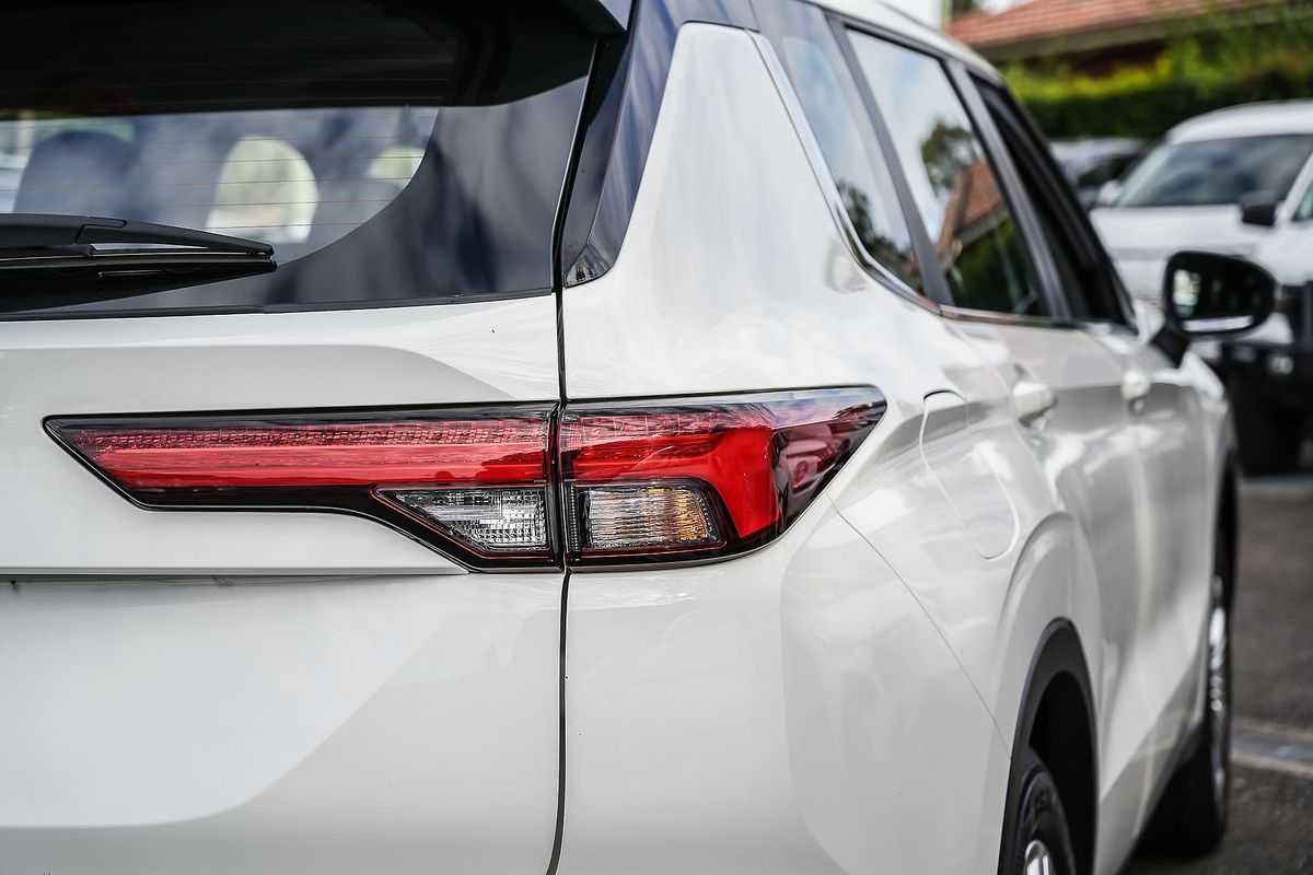 2024 Mitsubishi Outlander ES ZM