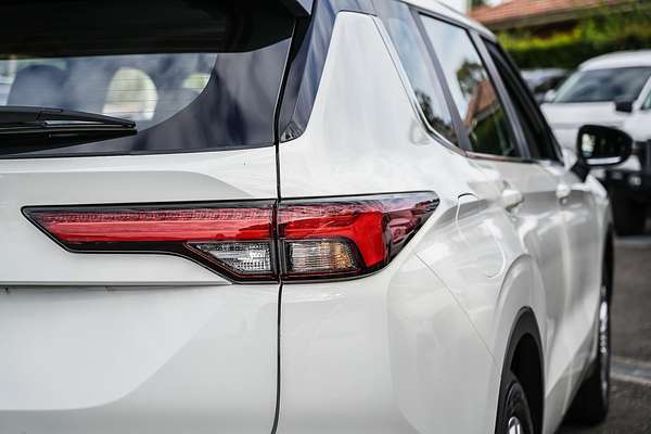 2024 Mitsubishi Outlander ES ZM