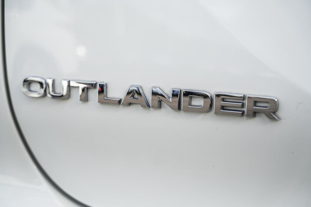 2024 Mitsubishi Outlander ES ZM