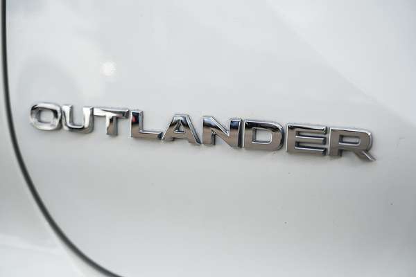 2024 Mitsubishi Outlander ES ZM