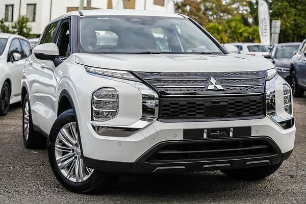 2024 Mitsubishi Outlander ES ZM
