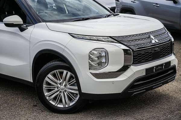 2024 Mitsubishi Outlander ES ZM
