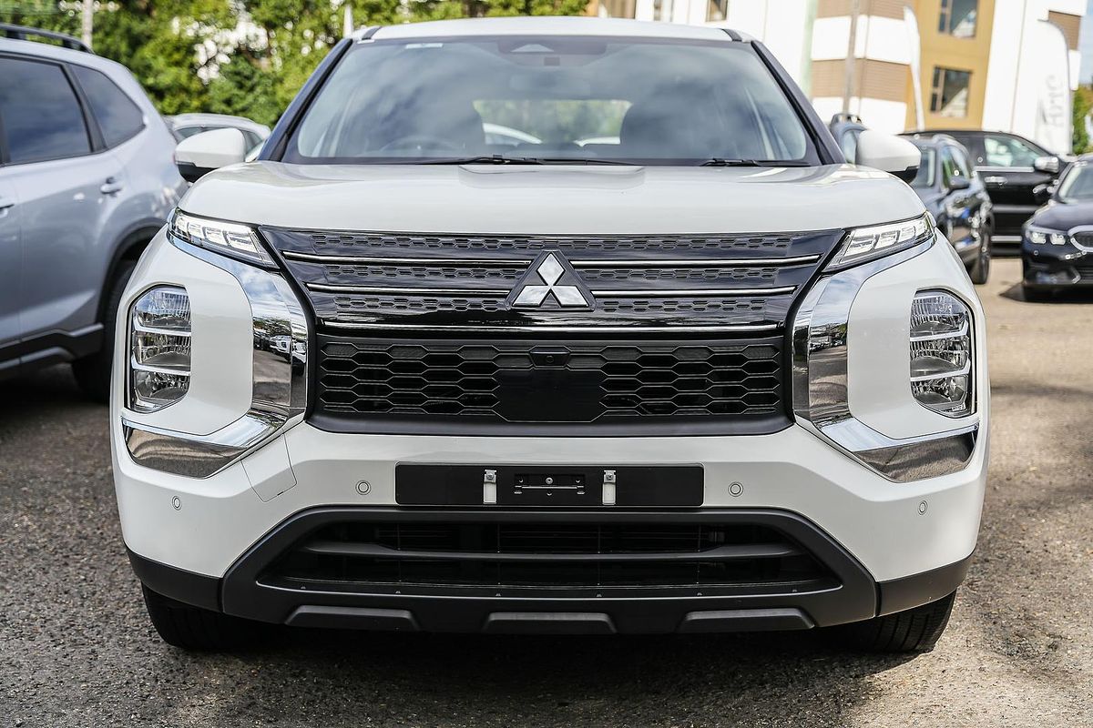 2024 Mitsubishi Outlander ES ZM