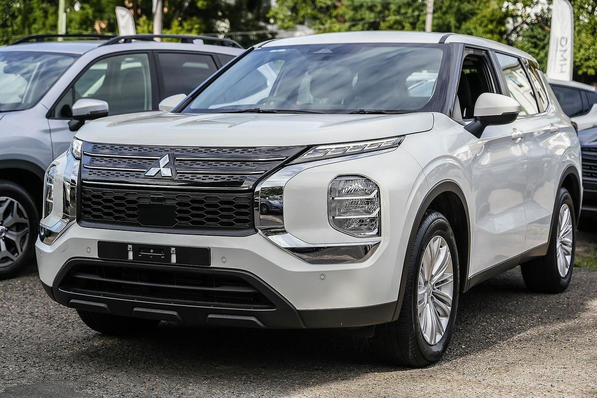 2024 Mitsubishi Outlander ES ZM