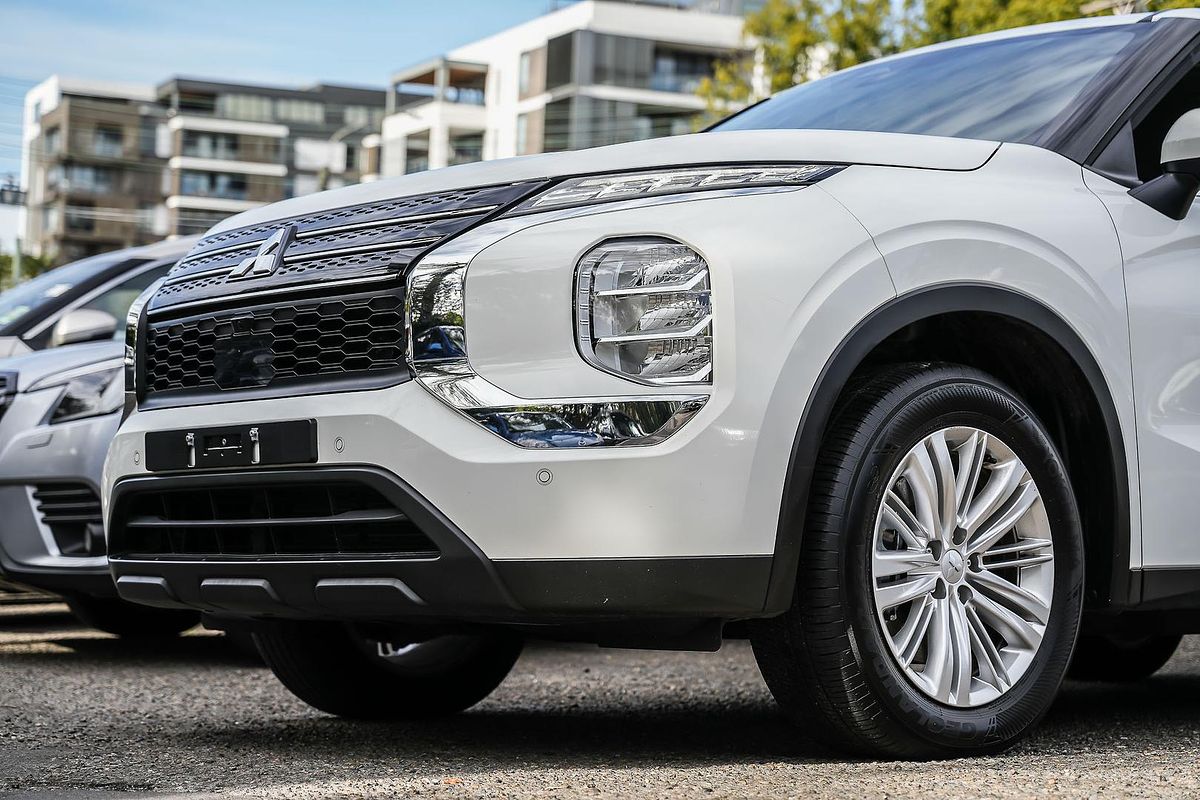 2024 Mitsubishi Outlander ES ZM