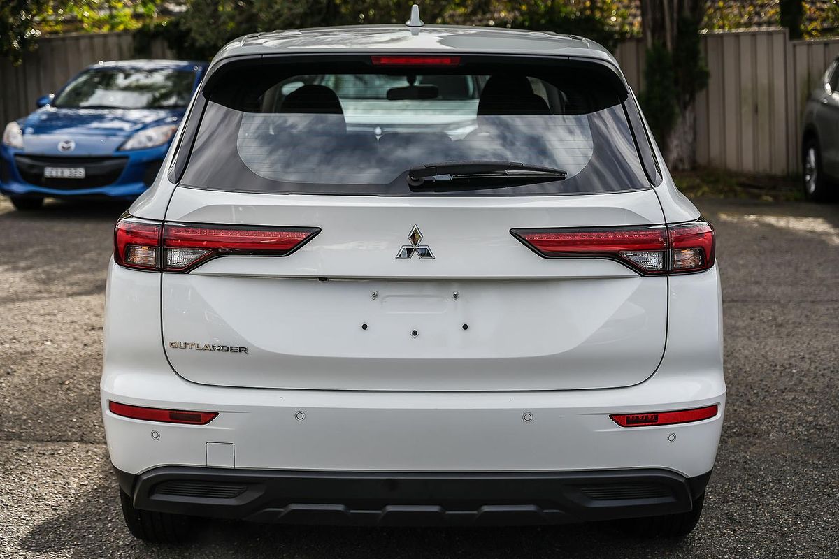 2024 Mitsubishi Outlander ES ZM