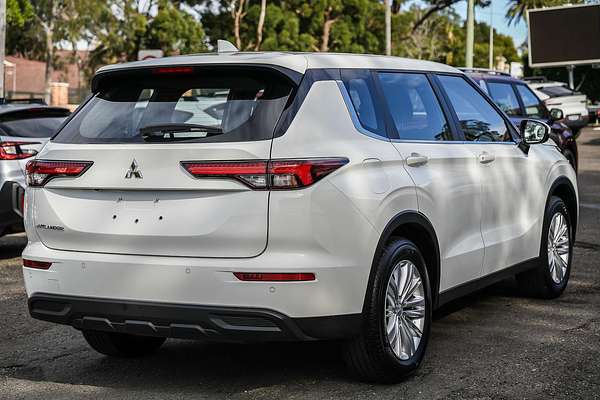 2024 Mitsubishi Outlander ES ZM