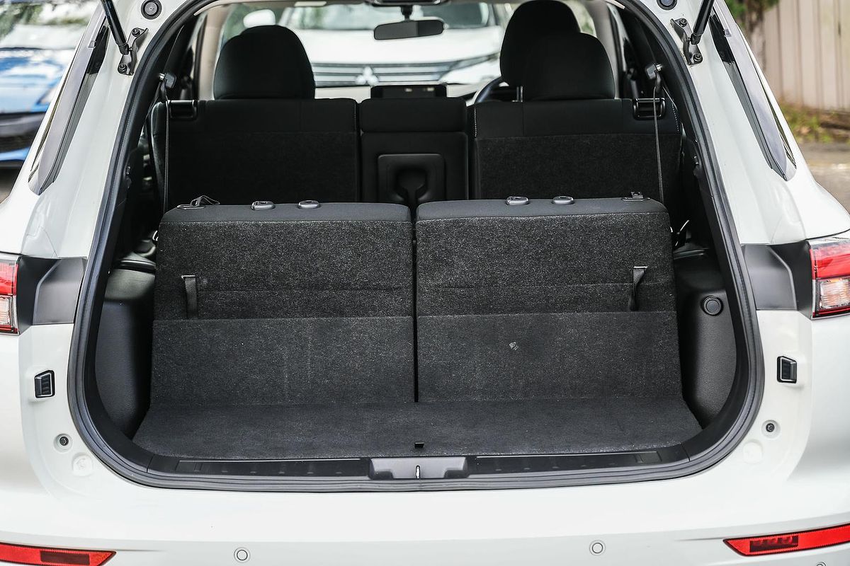 2024 Mitsubishi Outlander ES ZM