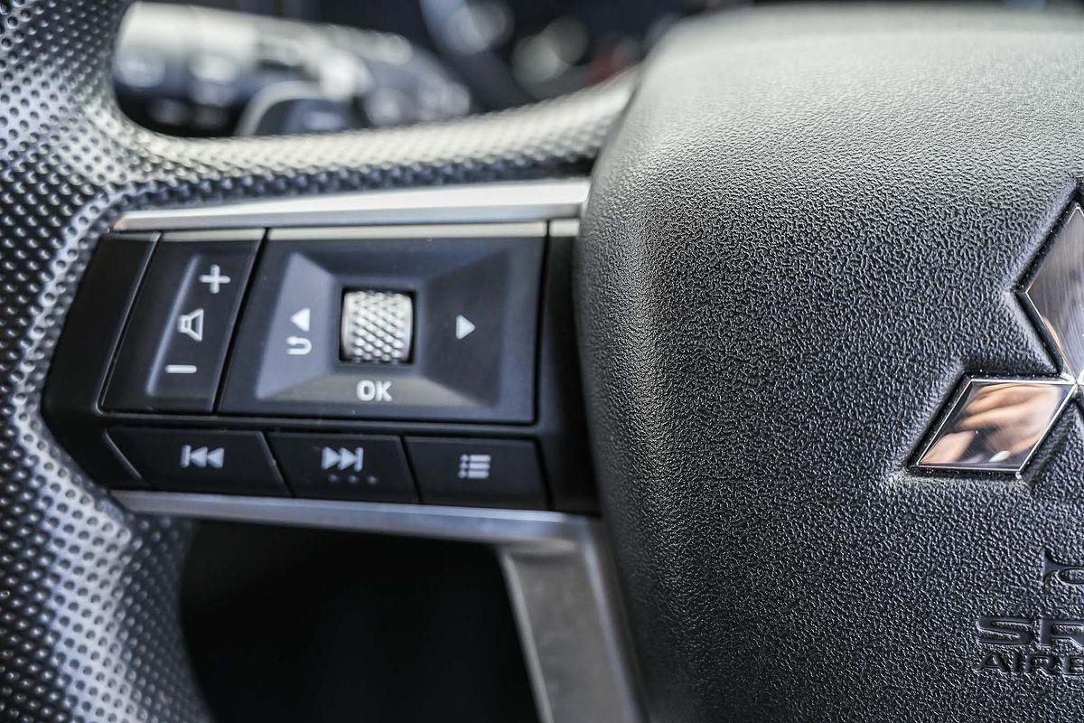 2024 Mitsubishi Outlander ES ZM