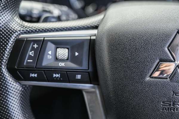 2024 Mitsubishi Outlander ES ZM