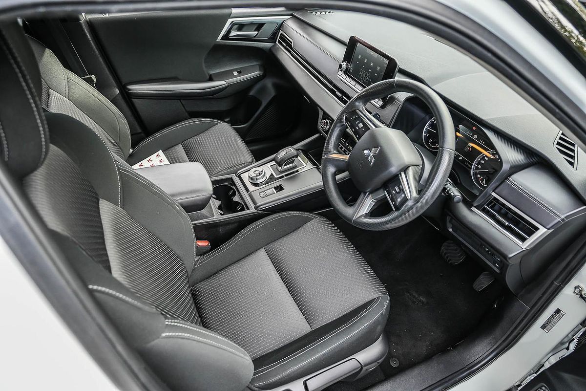 2024 Mitsubishi Outlander ES ZM