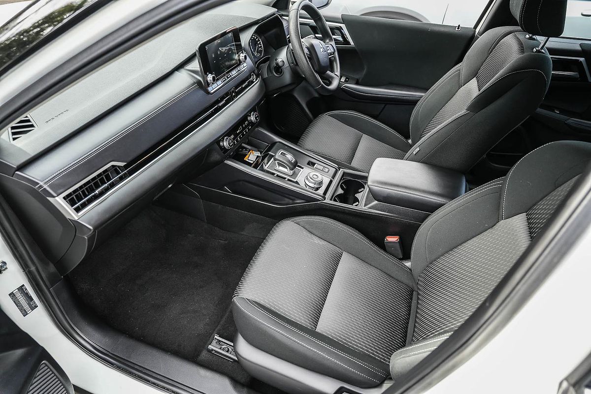 2024 Mitsubishi Outlander ES ZM