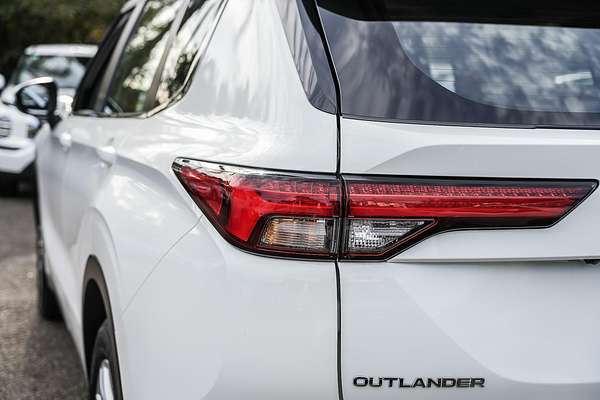 2024 Mitsubishi Outlander ES ZM