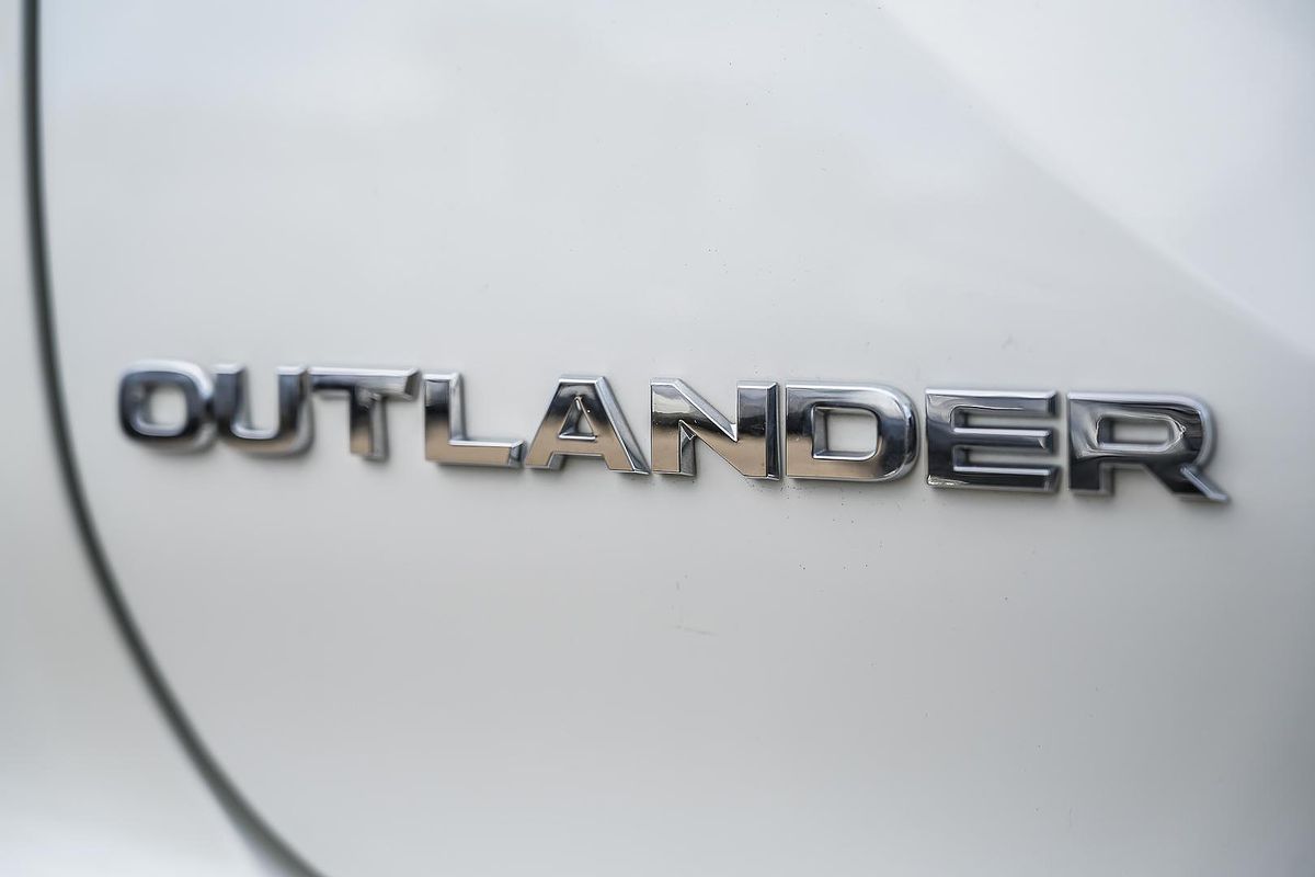 2024 Mitsubishi Outlander ES ZM