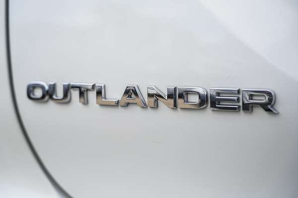2024 Mitsubishi Outlander ES ZM