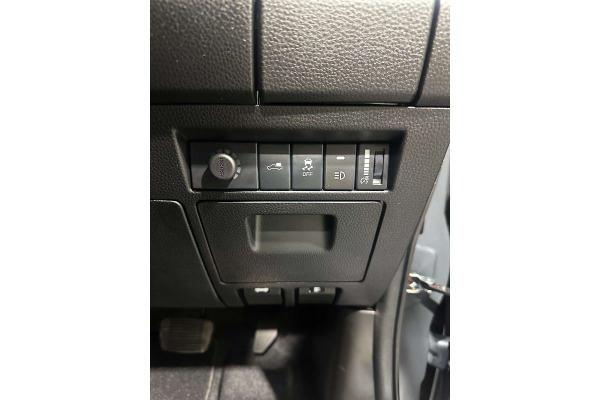 2025 Isuzu D-MAX BLADE  4X4