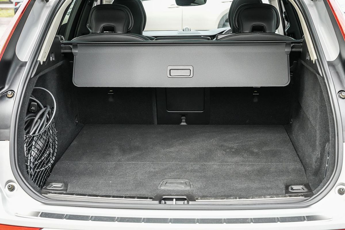 2024 Volvo XC60 Recharge Ultimate T8 Plug-In Hybrid