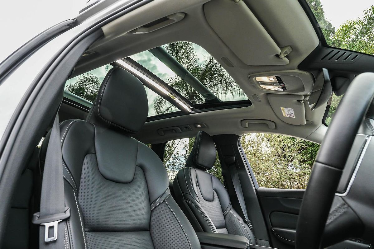 2024 Volvo XC60 Recharge Ultimate T8 Plug-In Hybrid
