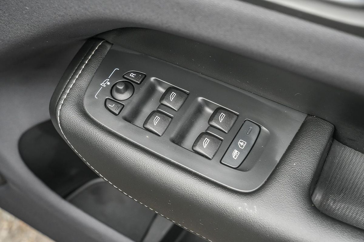 2024 Volvo XC60 Recharge Ultimate T8 Plug-In Hybrid
